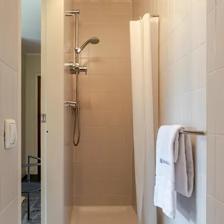 Holiday home Riverside Retreat W/ Infinity Pool By Hostwise *