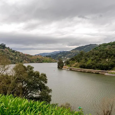 Holiday home Hostwise - Riverside Retreat W/ Infinity Pool