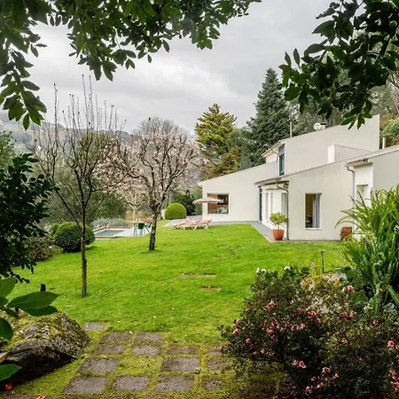 Hostwise - Riverside Retreat W/ Infinity Pool Holiday home