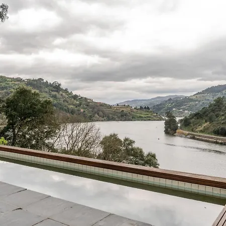 Holiday home Hostwise - Riverside Retreat W/ Infinity Pool