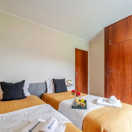 Hostwise - Riverside Retreat W/ Infinity Pool Holiday home Resende