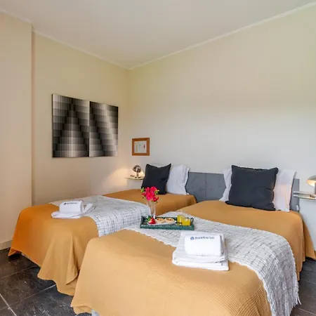 Holiday home Hostwise - Riverside Retreat W/ Infinity Pool