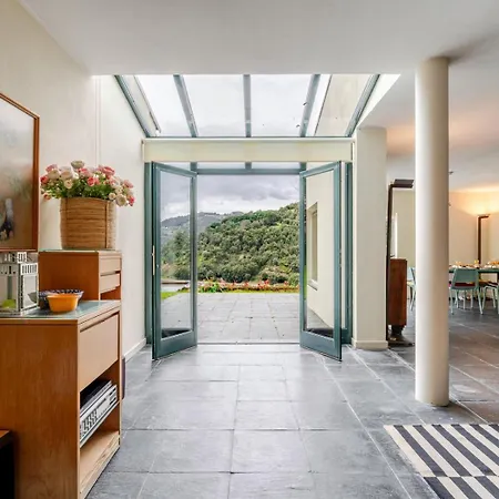 Hostwise - Riverside Retreat W/ Infinity Pool Holiday home *