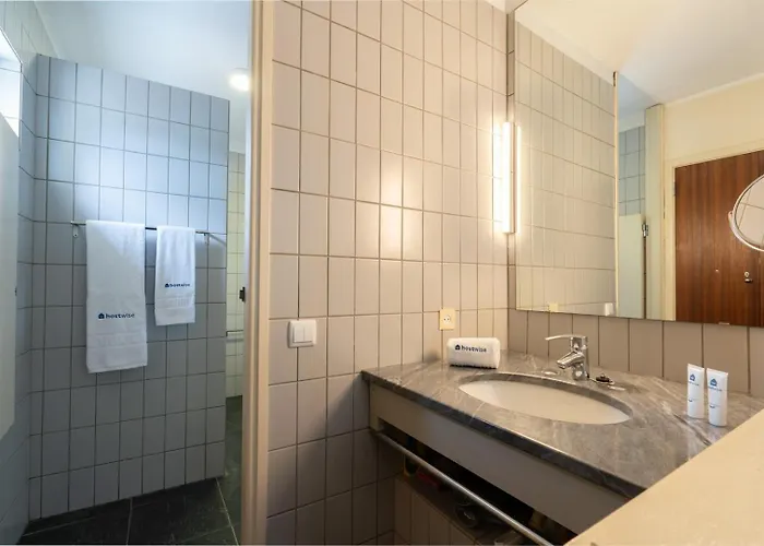 Riverside Retreat W/ Infinity Pool By Hostwise 레센데