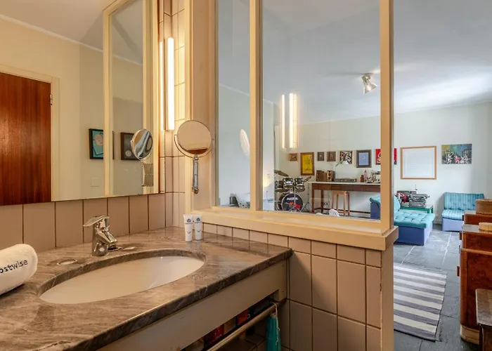 펜션 Riverside Retreat W/ Infinity Pool By Hostwise