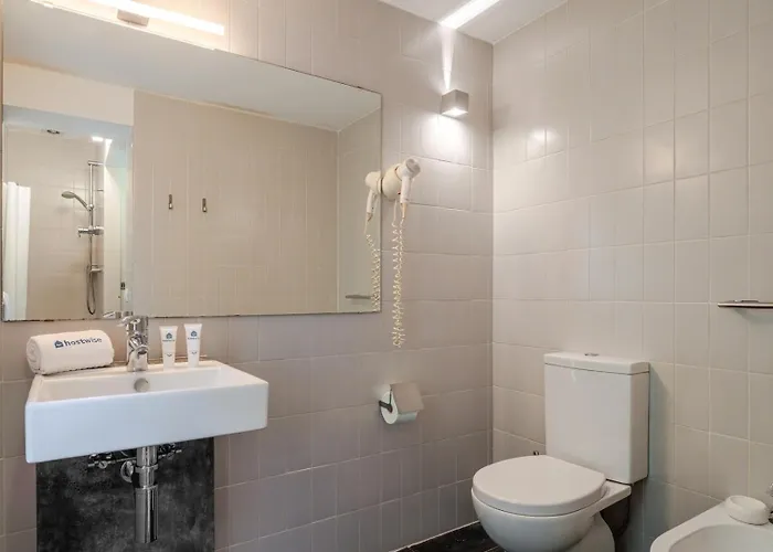 Riverside Retreat W/ Infinity Pool By Hostwise 펜션