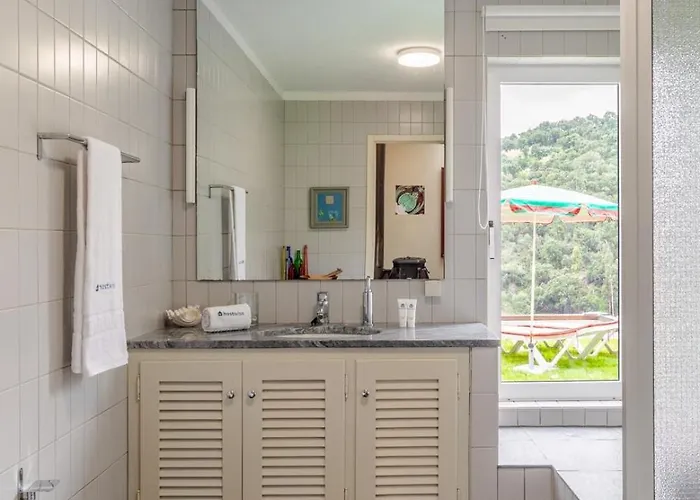 펜션 Riverside Retreat W/ Infinity Pool By Hostwise *