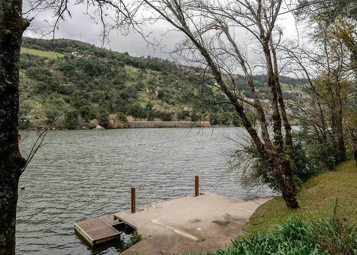 펜션 Riverside Retreat W/ Infinity Pool By Hostwise *