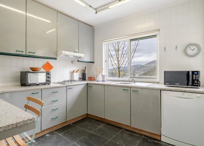 Riverside Retreat W/ Infinity Pool By Hostwise *