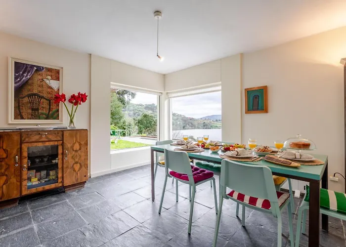 펜션 Riverside Retreat W/ Infinity Pool By Hostwise *