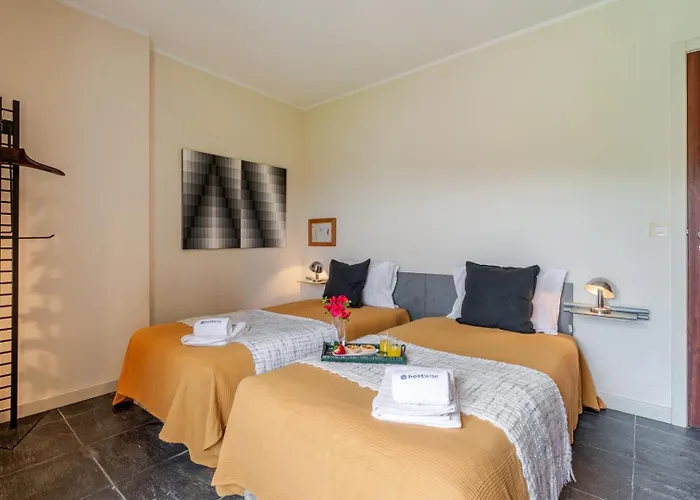 펜션 Riverside Retreat W/ Infinity Pool By Hostwise