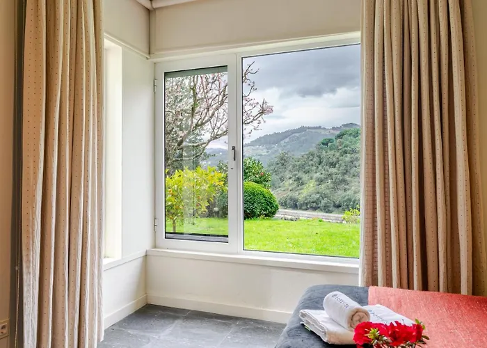 펜션 Riverside Retreat W/ Infinity Pool By Hostwise 레센데